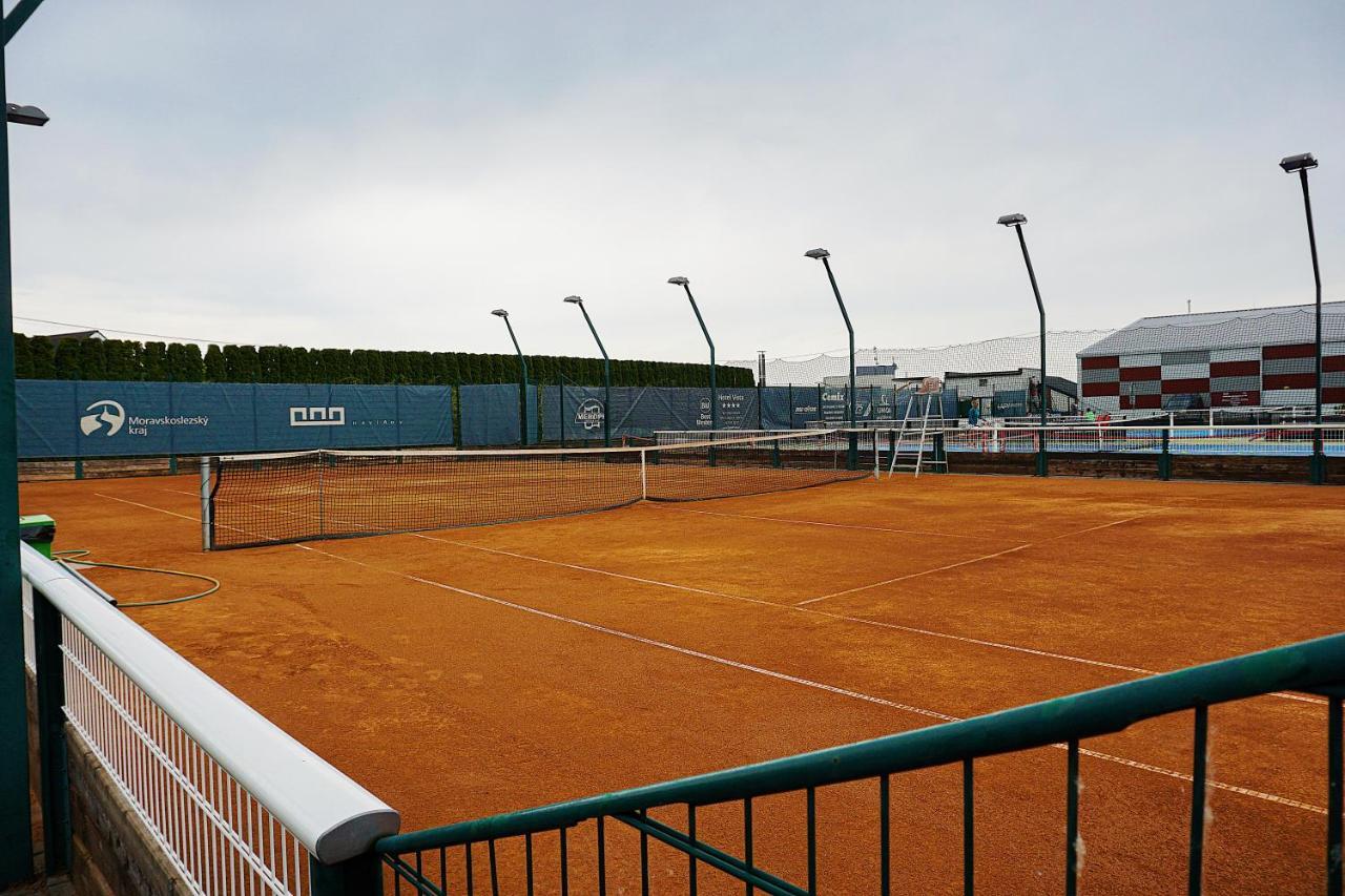 Tennishill Гавіржов Екстер'єр фото