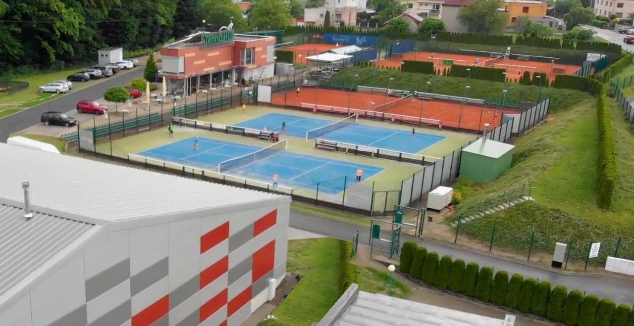 Tennishill Гавіржов Екстер'єр фото